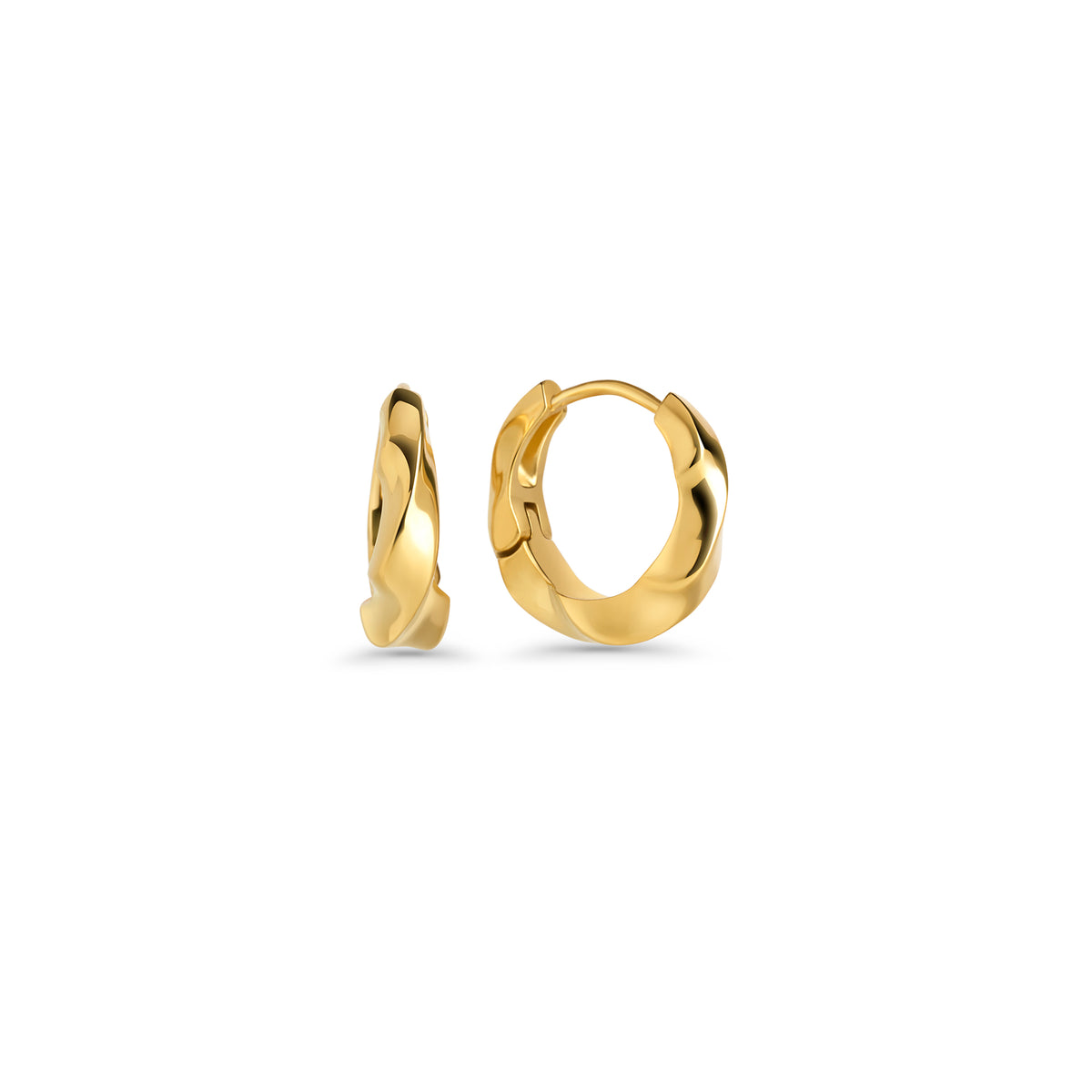 Polished gold huggie hoop earrings with a twisted braid design on a white background. Nickel-free, waterproof & tarnish-resistant stainless steel earrings for sensitive skin, minimalist luxury jewelry by MIAJWL Canada.
Boucles d'oreilles anneaux dorées polies au design torsadé sur fond blanc. Boucles d'oreilles en acier inoxydable sans nickel, résistantes à l'eau et anti-ternissement pour peaux sensibles, bijouterie de luxe minimaliste par Mia Bijoux Canada.
