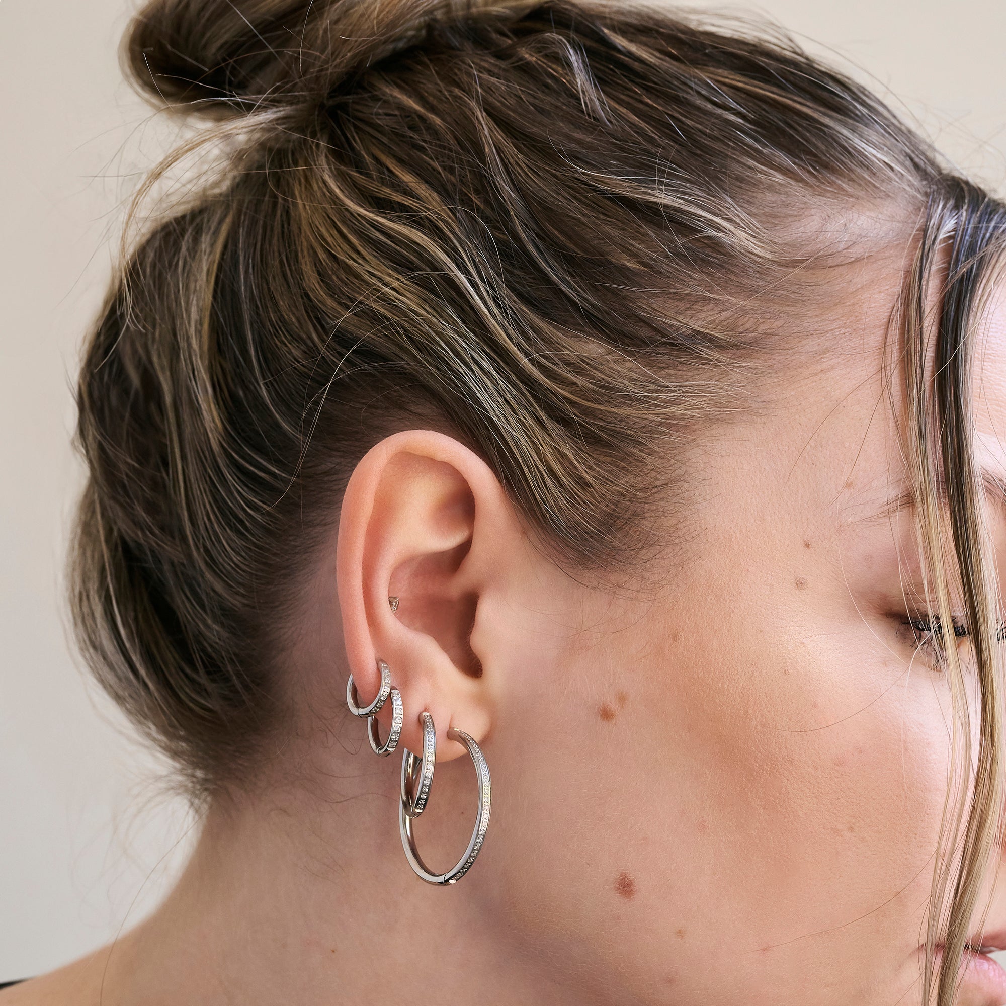 Mini Stacks Chic Huggie Earrings - 8mm