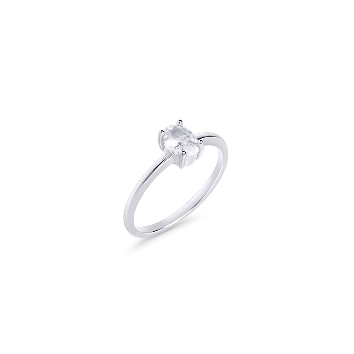 Delicate silver ring set with a single oval clear stone on a white background. Nickel-free, waterproof & tarnish-resistant stainless steel ring for sensitive skin, minimalist luxury jewelry by Mia Bijoux Canada.
Bague délicate argentée sertie d'une seule pierre transparente ovale sur fond blanc. Bague en acier inoxydable sans nickel, résistante à l'eau et anti-ternissement pour peaux sensibles, bijouterie de luxe minimaliste par Mia Bijoux Canada.